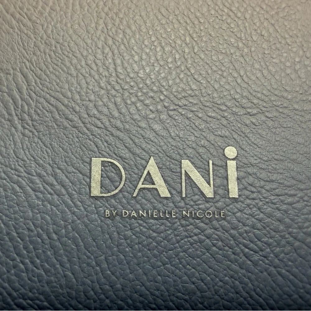 Danielle Nicole Disney X DANI By Ariel Ombre Shoulder Bag - Picture 4 of 8